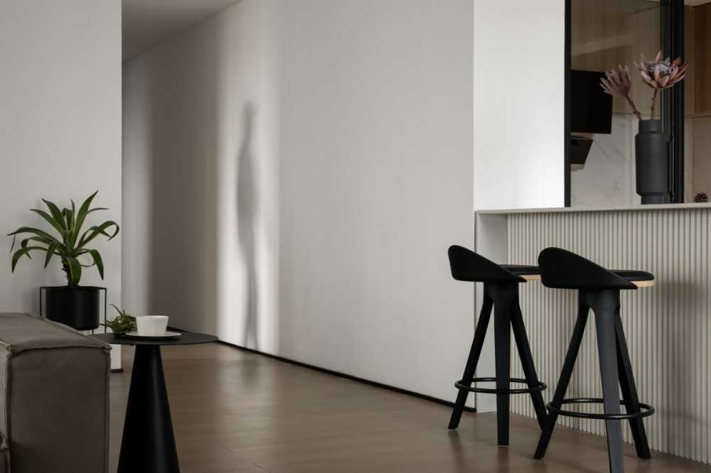 Contemporary Kitchen with Vinyl Flooring and Kitchen Island