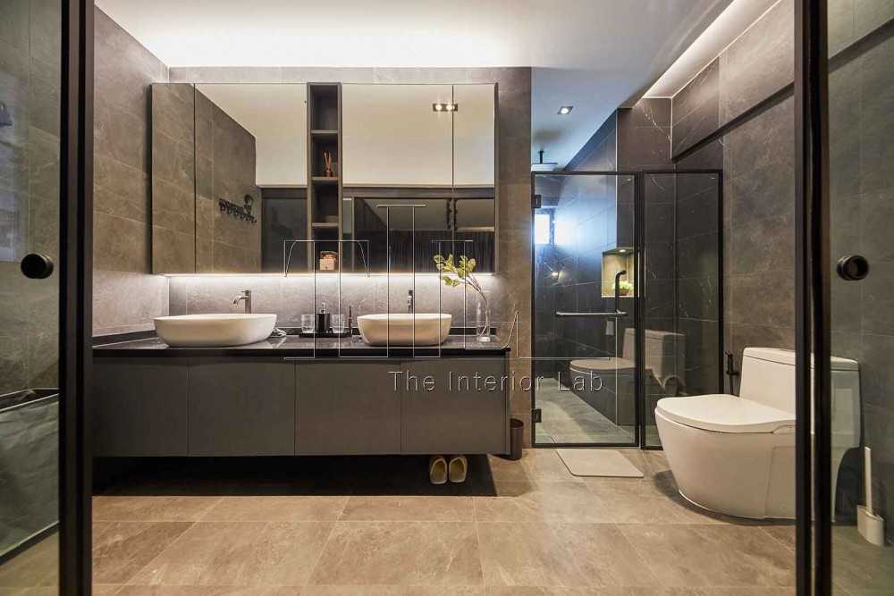Contemporary Bathroom with Mirror and Shower Screen