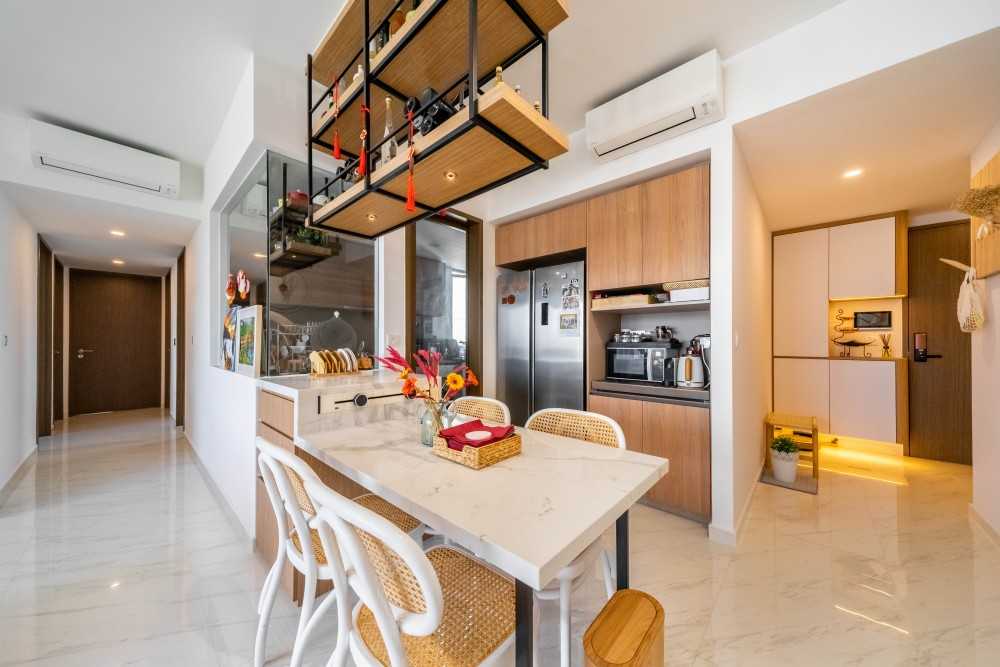 Modern Kitchen with Marble Floor and Open Kitchen