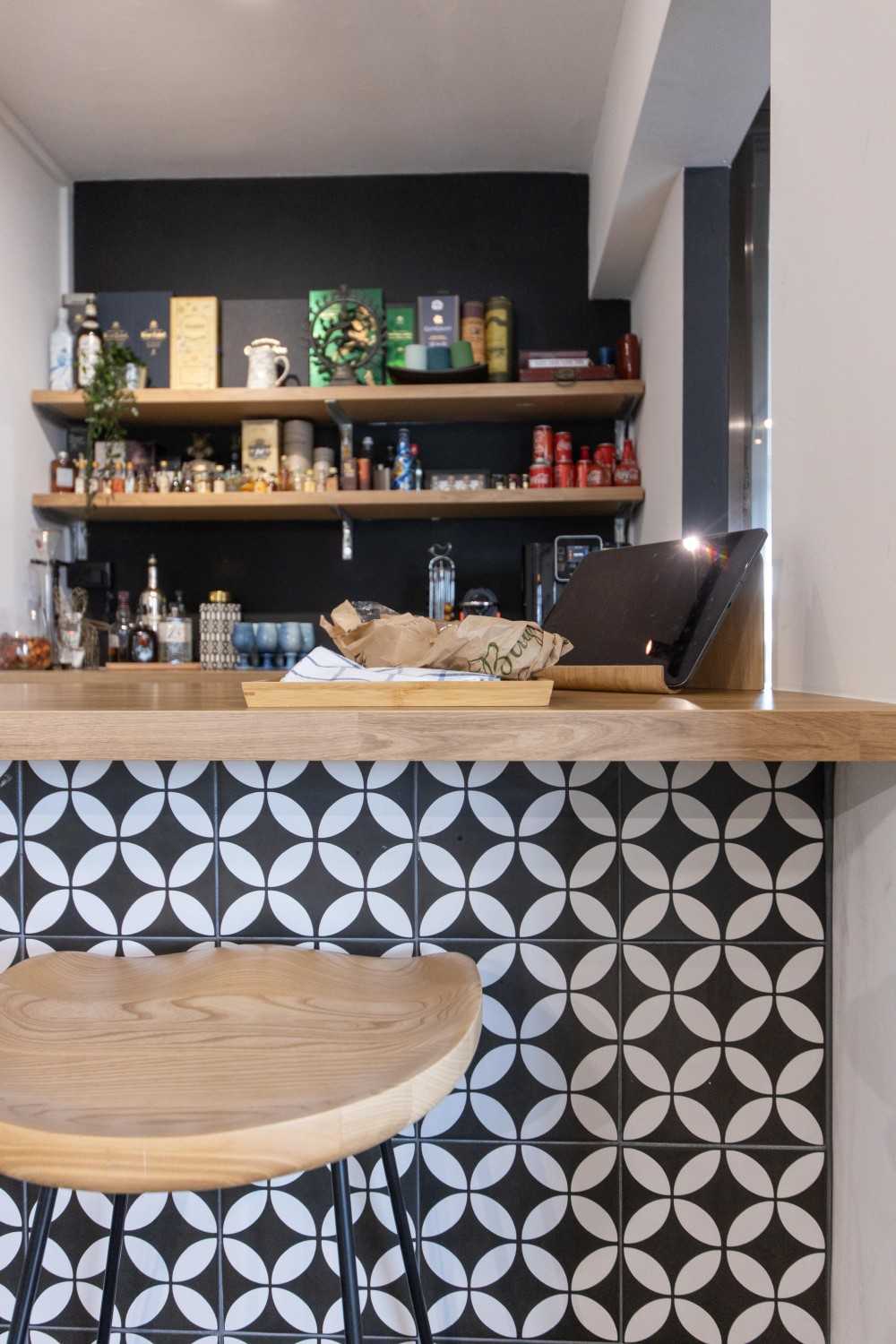 Scandinavian Home Bar with Countertop and Bar Counter