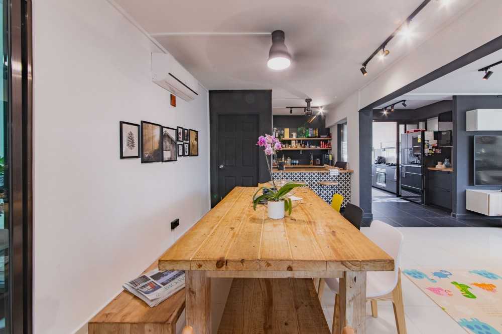 Scandinavian Dining Room with Dining Table and Dining Chairs