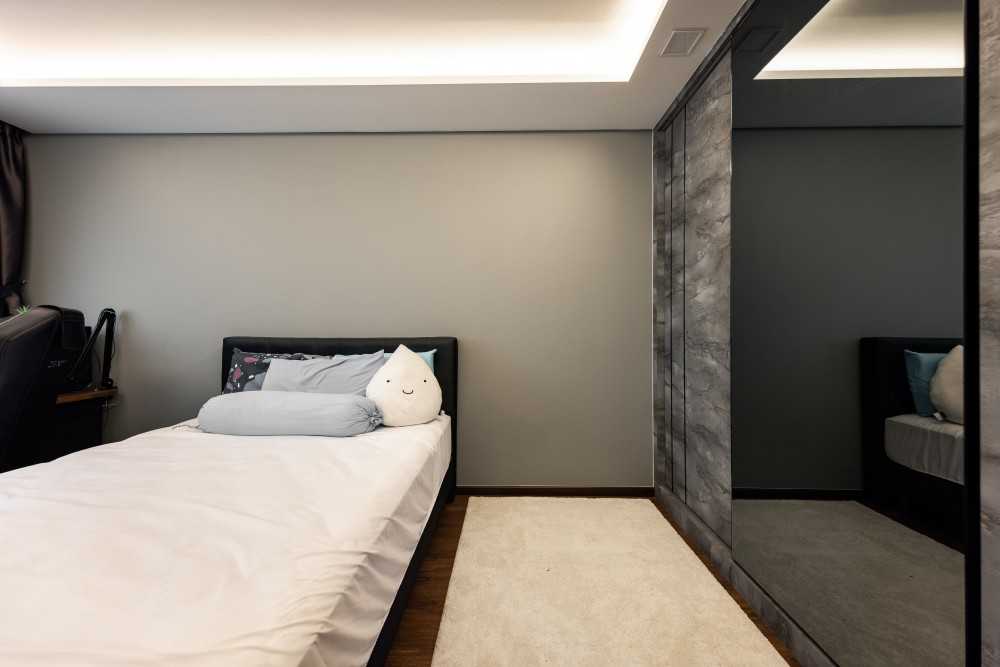 Scandinavian Bedroom with Vinyl Flooring and Mirror