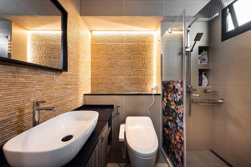 Scandinavian Bathroom with Countertop and Homogeneous Tiles
