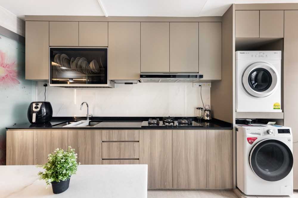 Scandinavian Kitchen with Countertop and Homogeneous Tiles