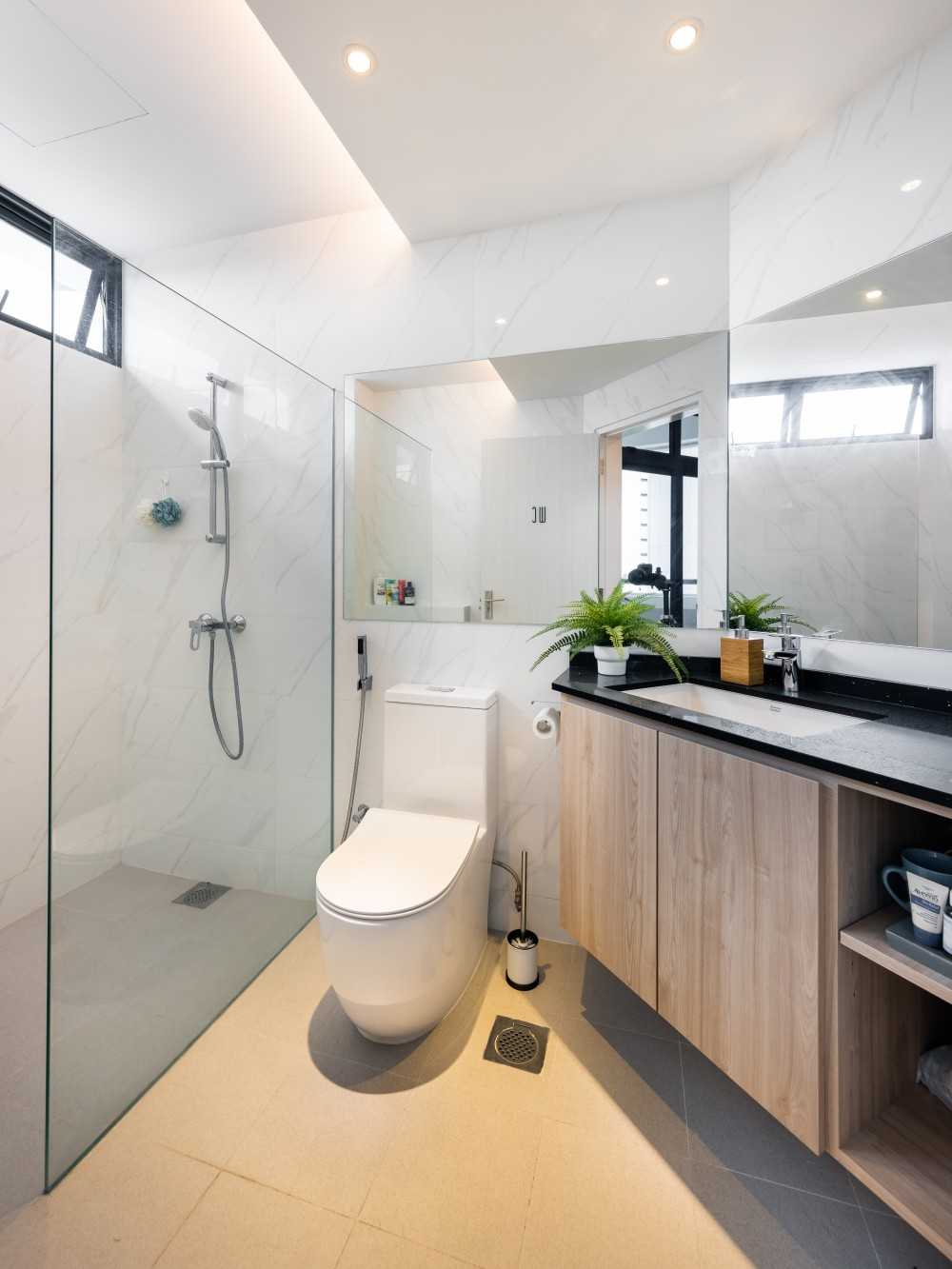 Minimalist Bathroom with Countertop and Homogeneous Tiles
