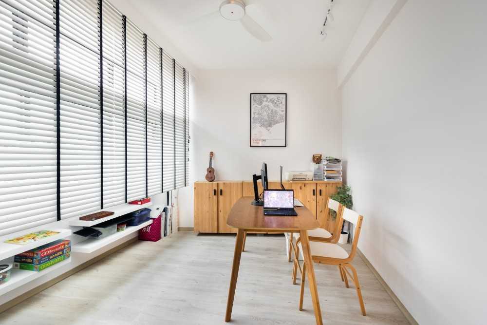 Minimalist Home Office with Desk and Desk Chairs