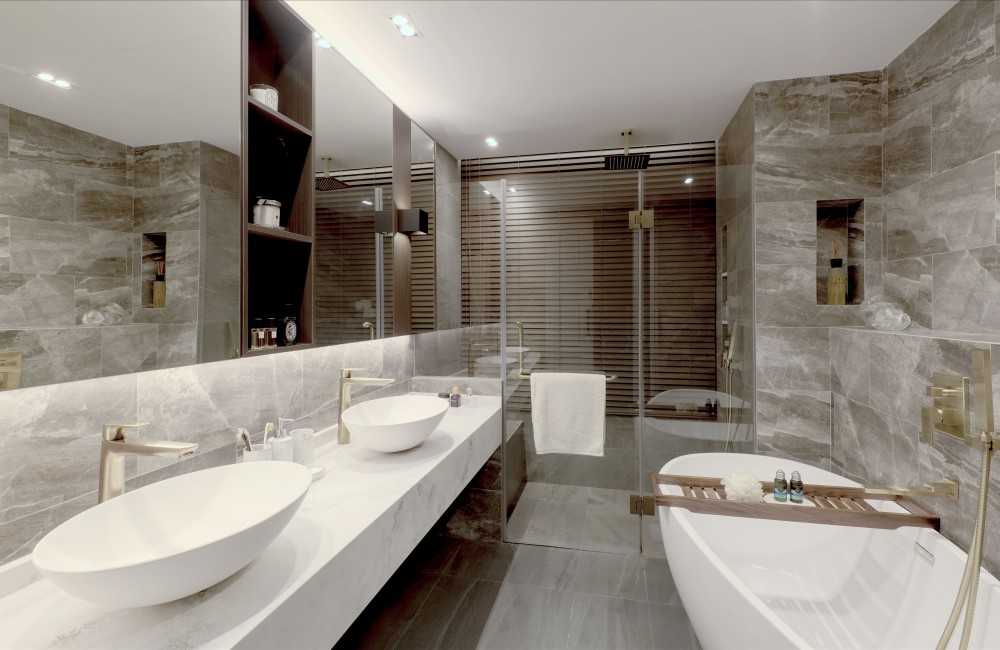 Modern Bathroom with Countertop and Mirror