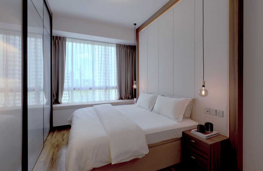 Modern Bedroom with Vinyl Flooring and Drop Light