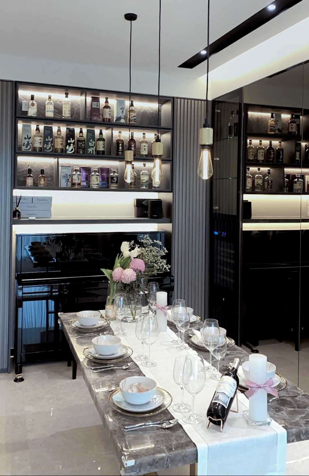 Modern Dining Room with Dining Table and Lighting