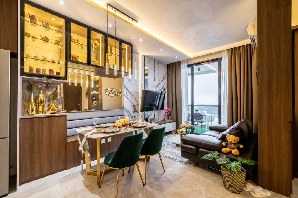 Modern Dining Room with Drop Light and Cove Lighting