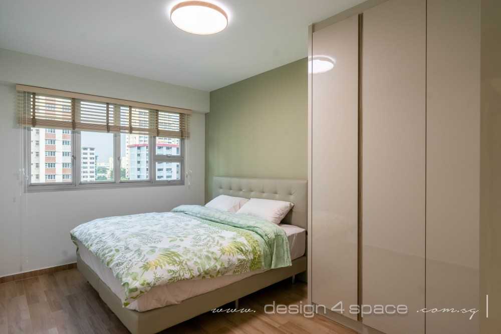Contemporary Bedroom with Vinyl Flooring and Homogeneous Tiles