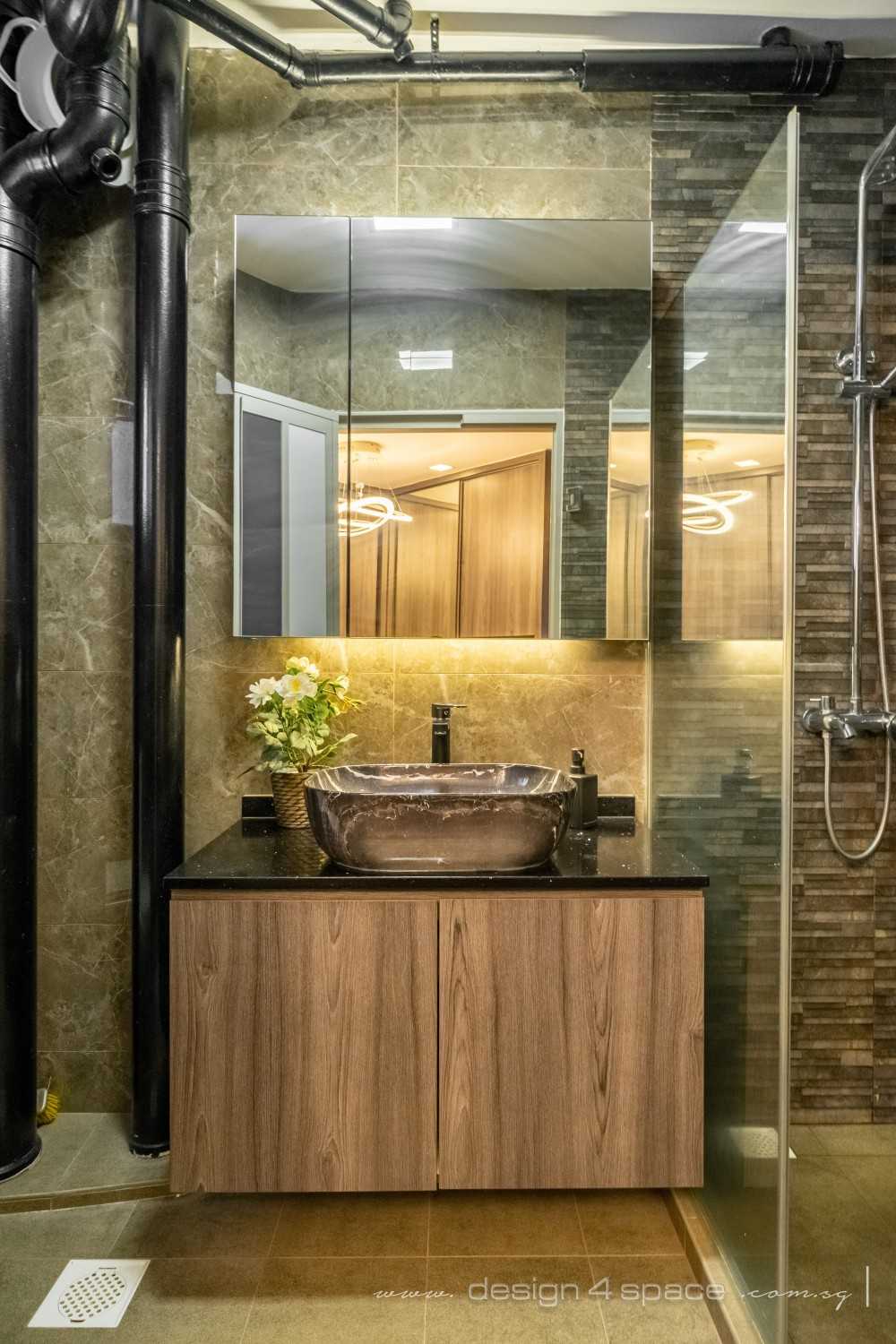 Contemporary Bathroom with Mirror and Bathroom Storage