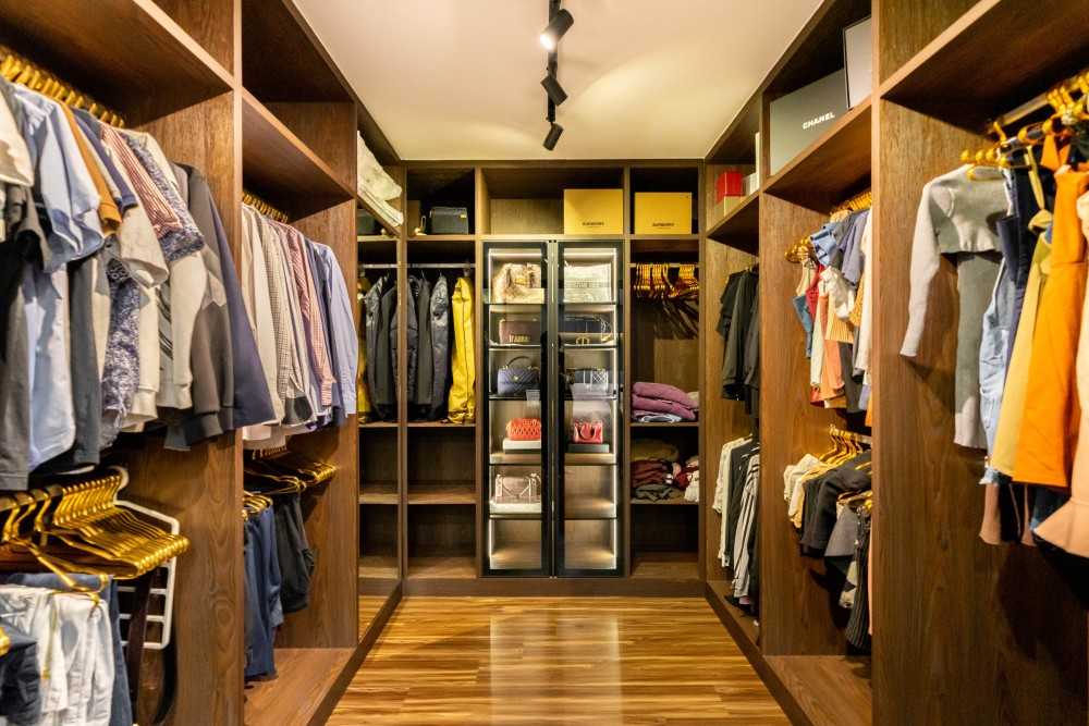 Modern Bedroom with Vinyl Flooring and Wardrobe
