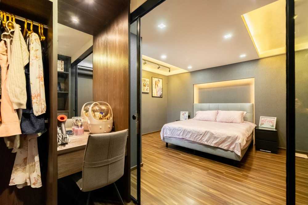 Modern Bedroom with Vinyl Flooring and Wardrobe