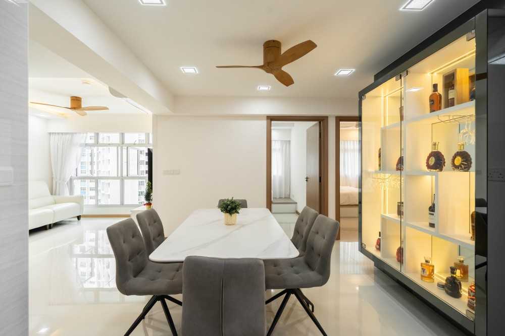 Modern Dining Room with Dining Table and Dining Chairs
