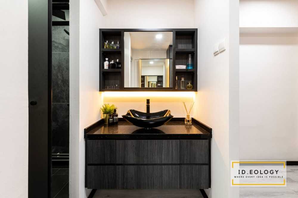 Contemporary Bathroom with Parquet Floor and Cement Floor