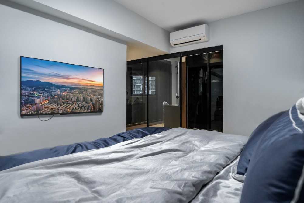 Contemporary Bedroom with Wardrobe and Sliding Wardrobe