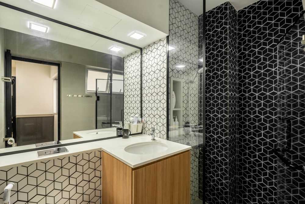 Contemporary Bathroom with Vinyl Flooring and Mirror