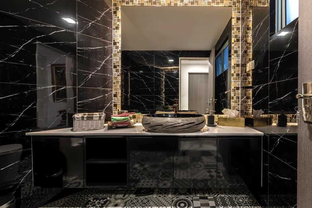 Modern Bathroom with Countertop and Homogeneous Tiles