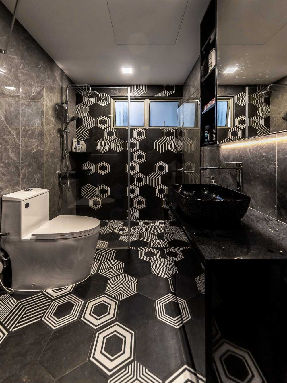 Modern Bathroom with Countertop and Homogeneous Tiles