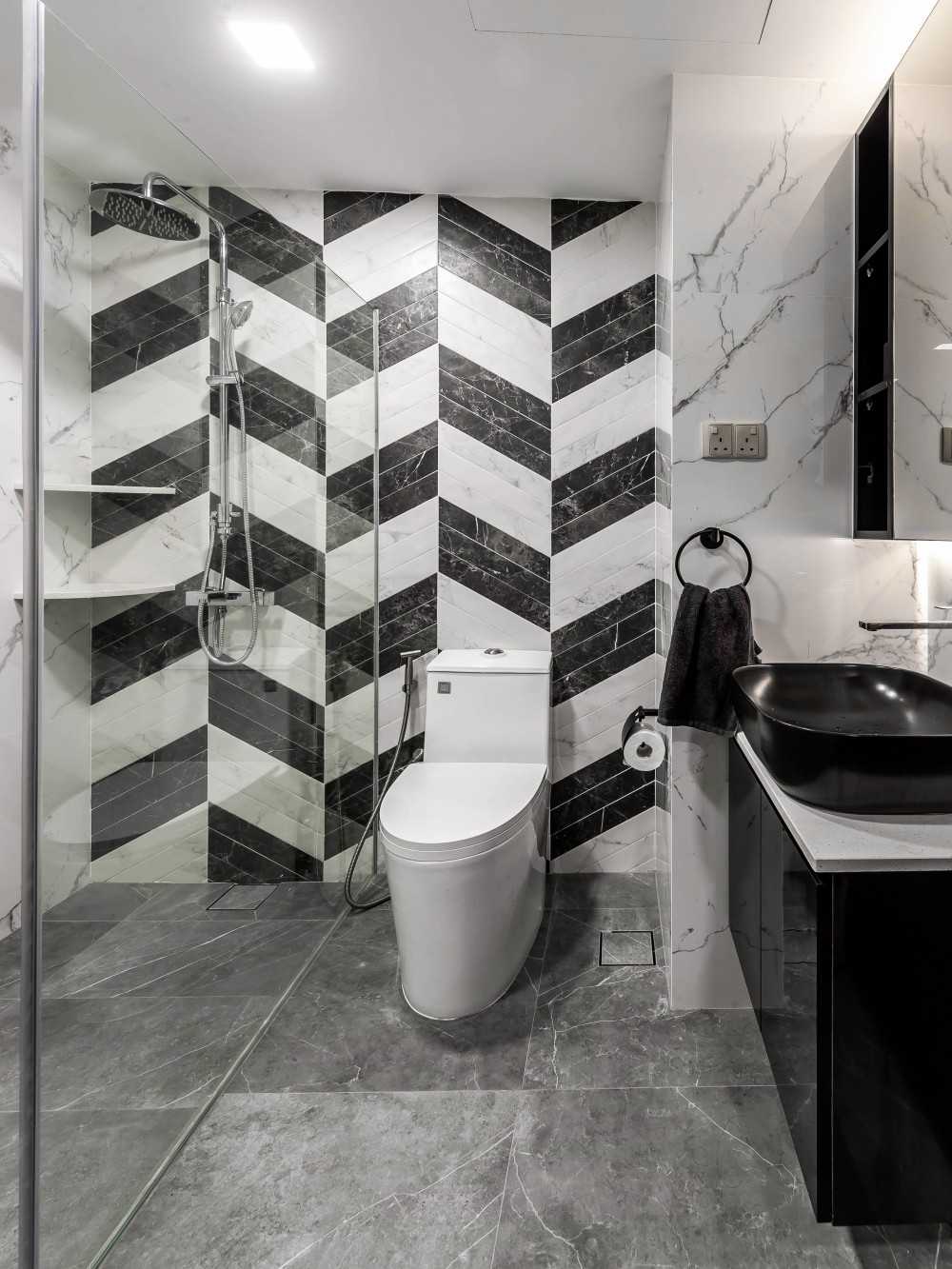 Modern Bathroom with Countertop and Homogeneous Tiles