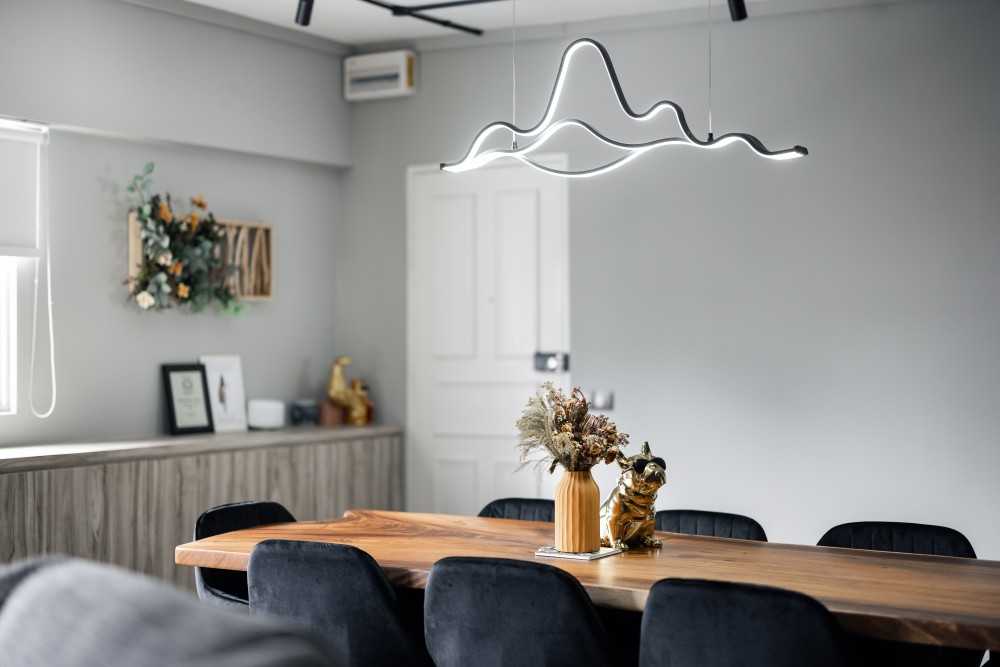Industrial Dining Room with Dining Table and Dining Chairs