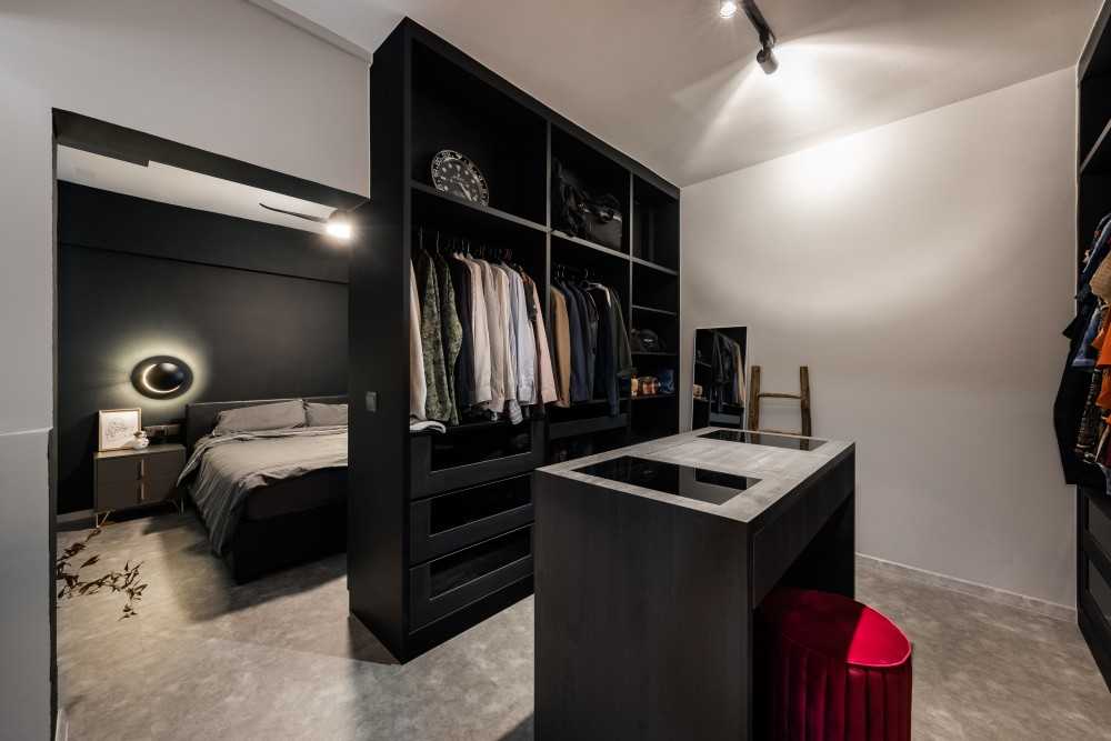 Industrial Walk-in Wardrobe with Mirror and Wardrobe