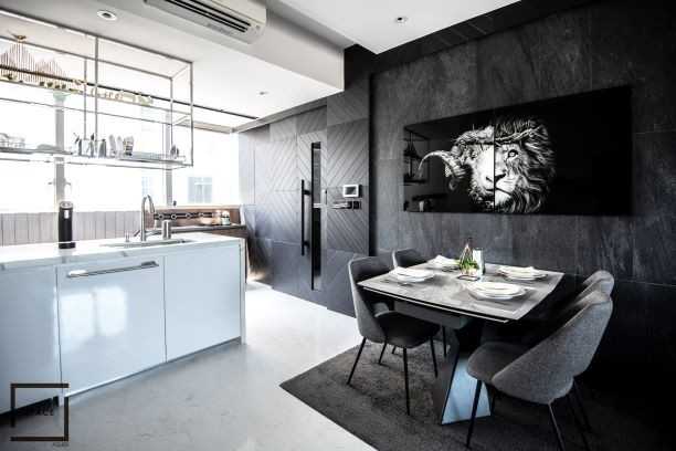 Contemporary Dining Room with Dining Table and Dining Chairs