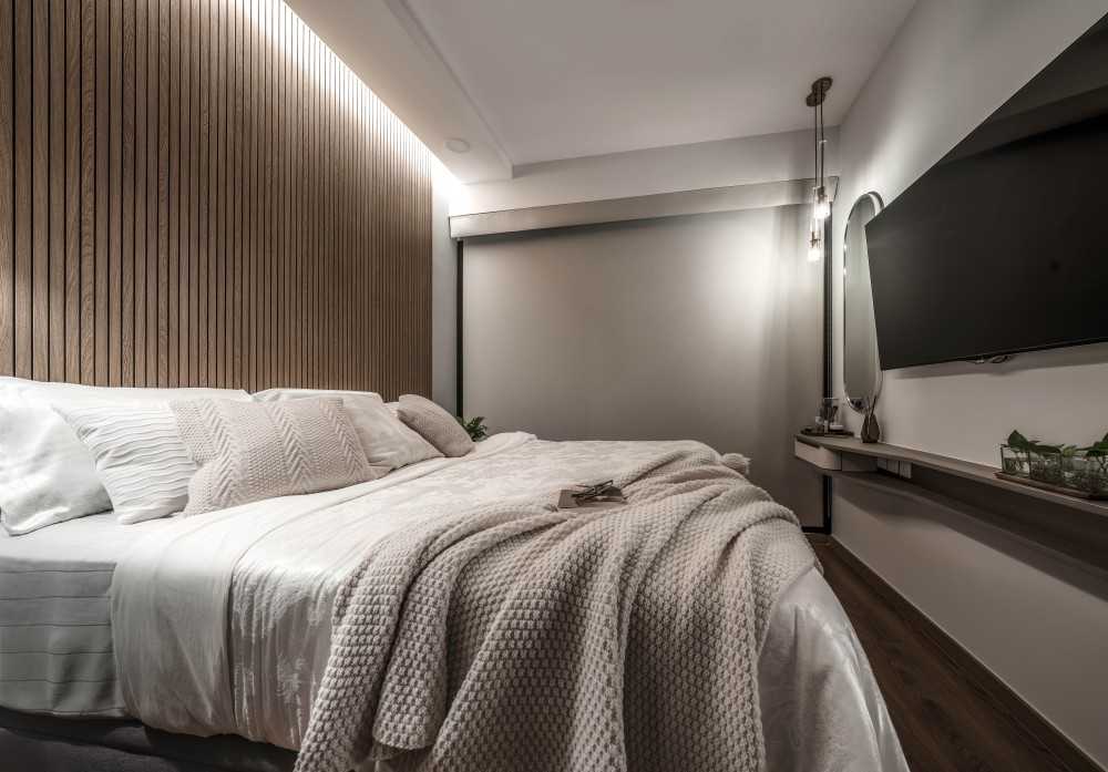 Contemporary Bathroom with Mirror and Bed