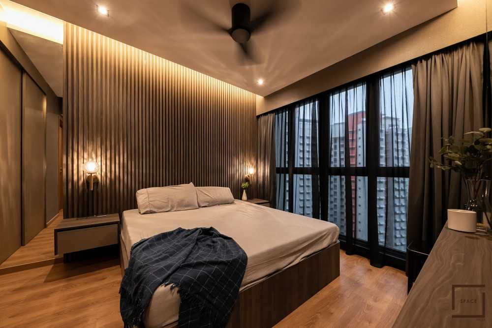 Contemporary Bedroom with Vinyl Flooring and Wardrobe