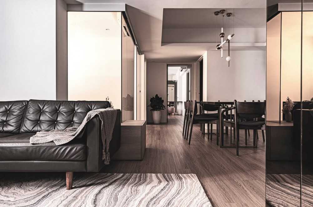 Contemporary Living Room with Vinyl Flooring and Homogeneous Tiles