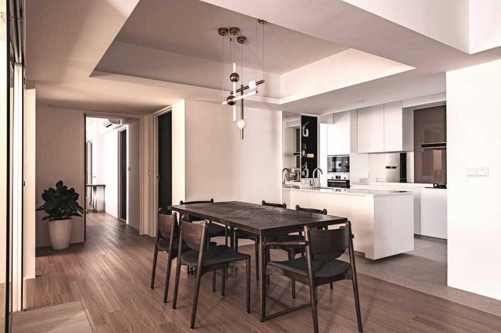 Contemporary Dining Room with Seating Bench and Tableware