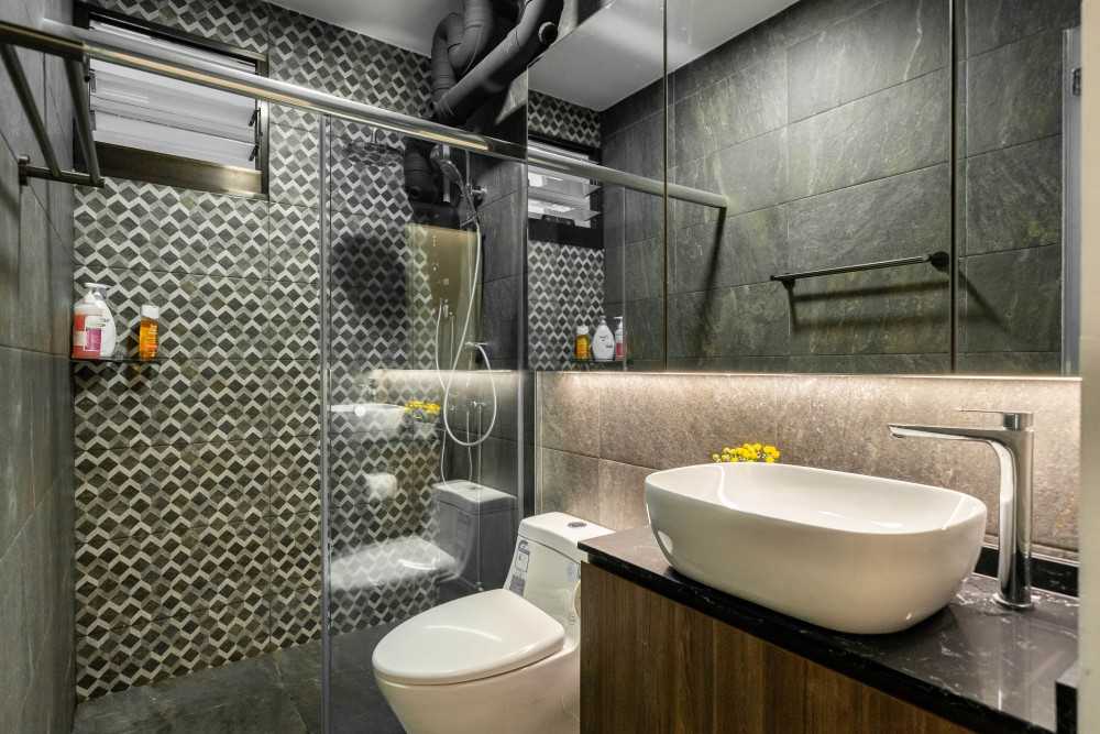 Contemporary Bathroom with Mirror and Shower Screen