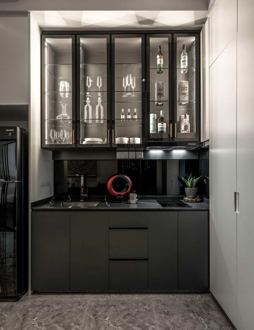 Contemporary Kitchen with Kitchen Tap and Kitchen Cabinets