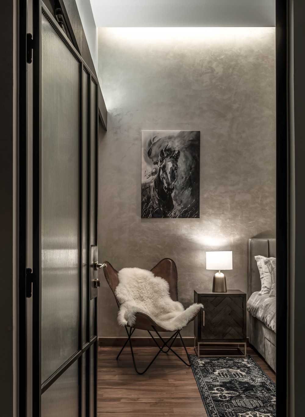 Contemporary Bedroom with Bedside Table and Lamps