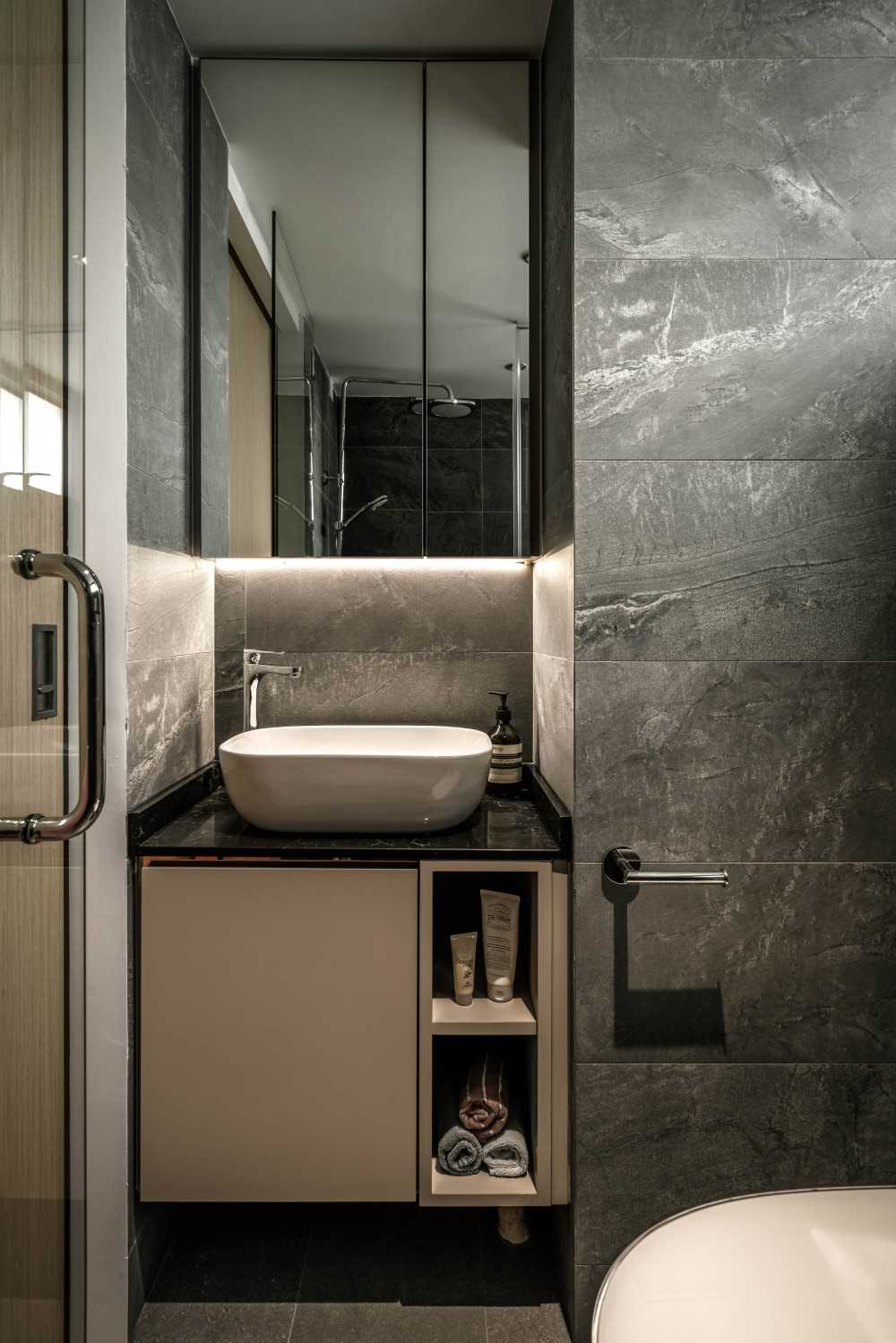 Contemporary Bathroom with Mirror and Wash Basins