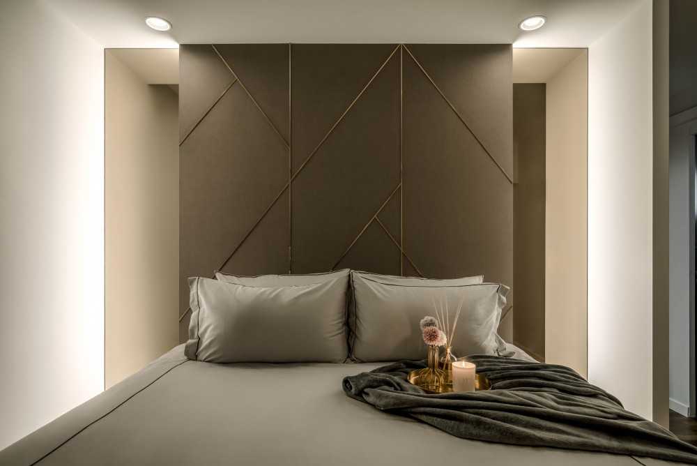 Contemporary Bedroom with Queen Bed and Bed