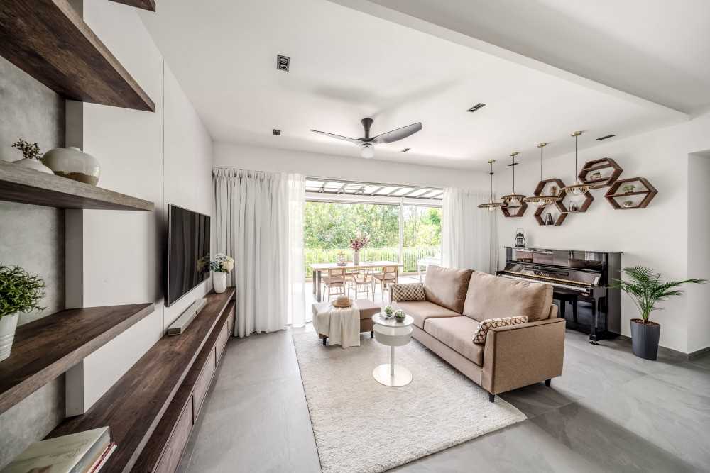 Vintage Living Room with TV Console and Ceiling Fan