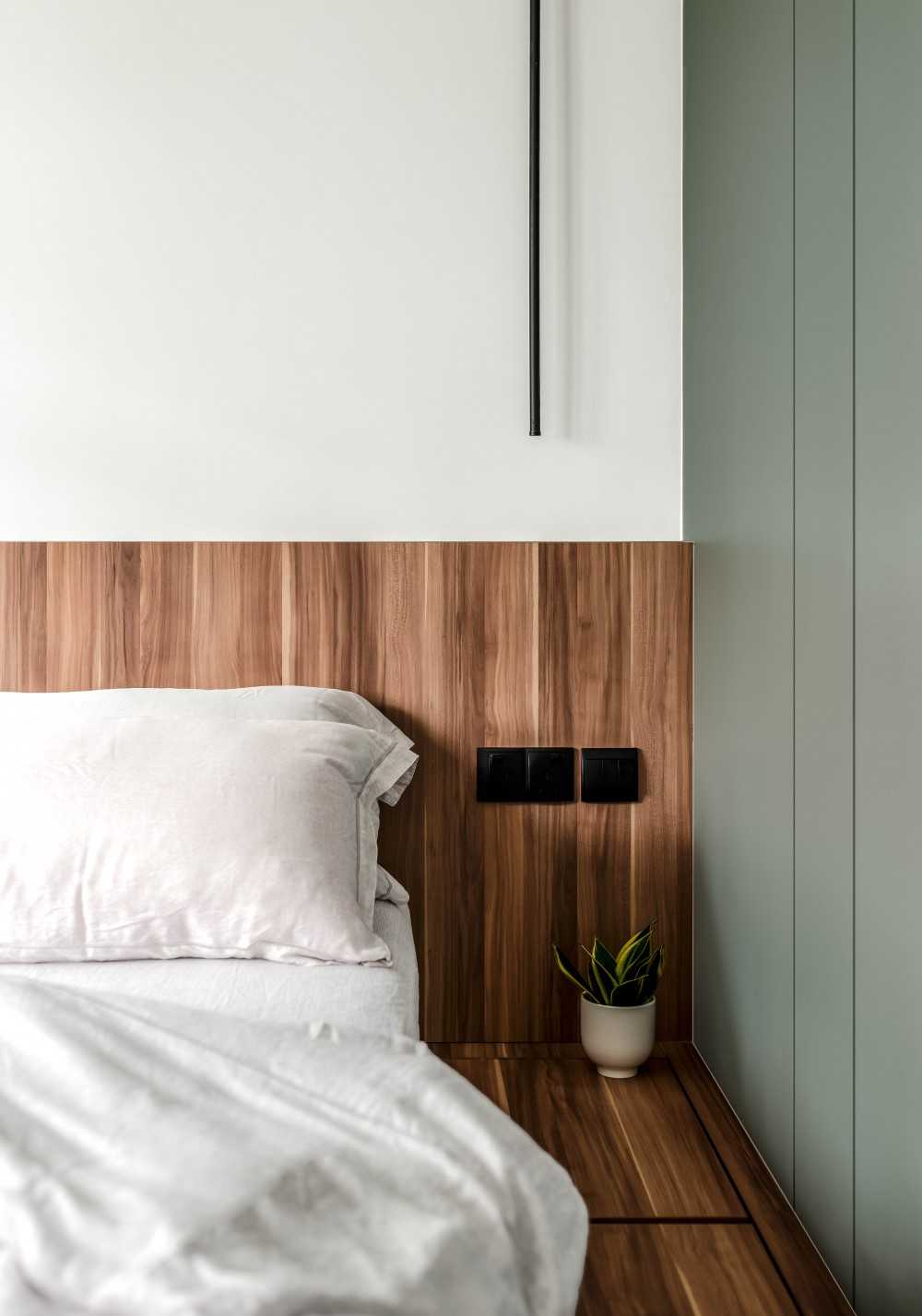 Modern Bedroom with Platform Bed and Queen Bed