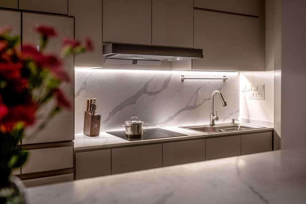 Modern Kitchen with Countertop and Kitchen Tap