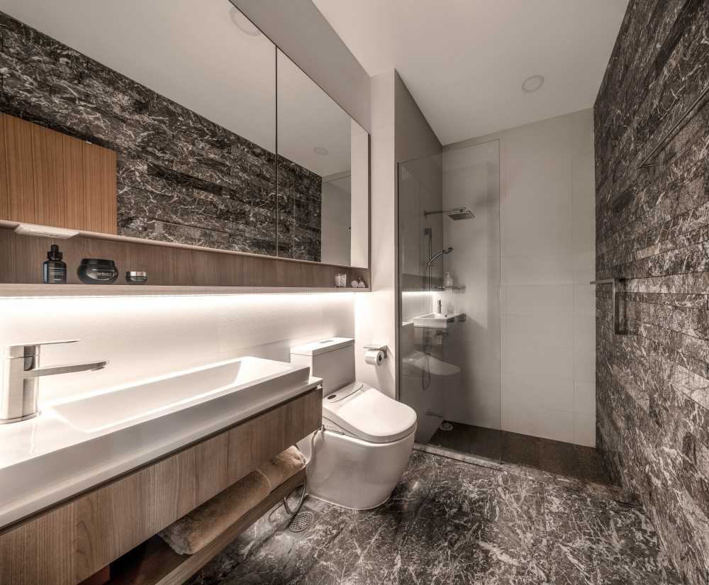 Modern Bathroom with Flooring and Toilet Bowl