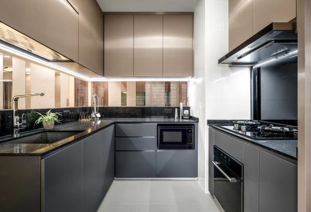 Modern Kitchen with Countertop and Oven