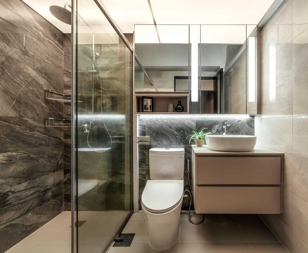 Modern Bathroom with Bathroom Tap and Toilet Bowl