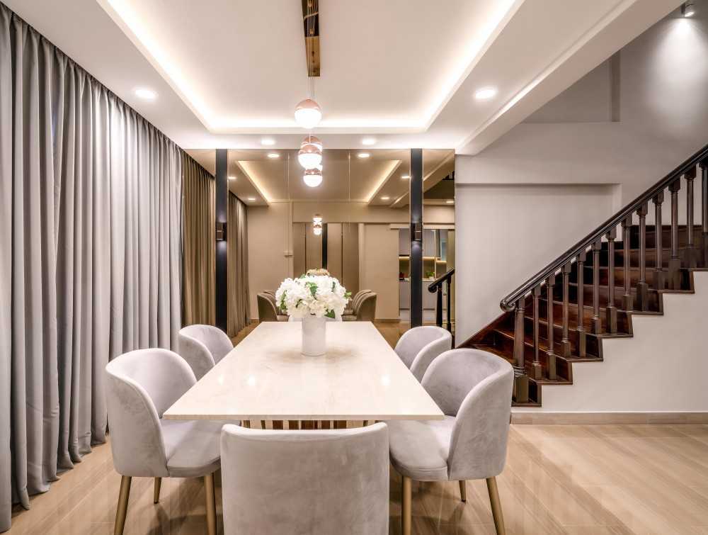 Modern Dining Room with Drop Light and Dining Table