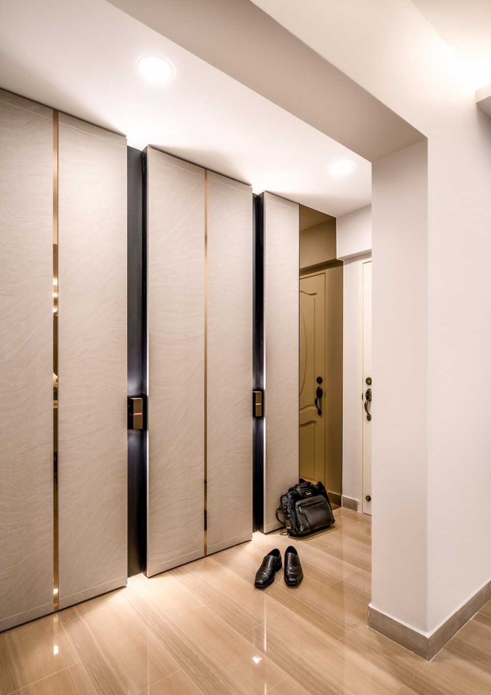 Modern Entryway with Shoe Rack and Small Storage
