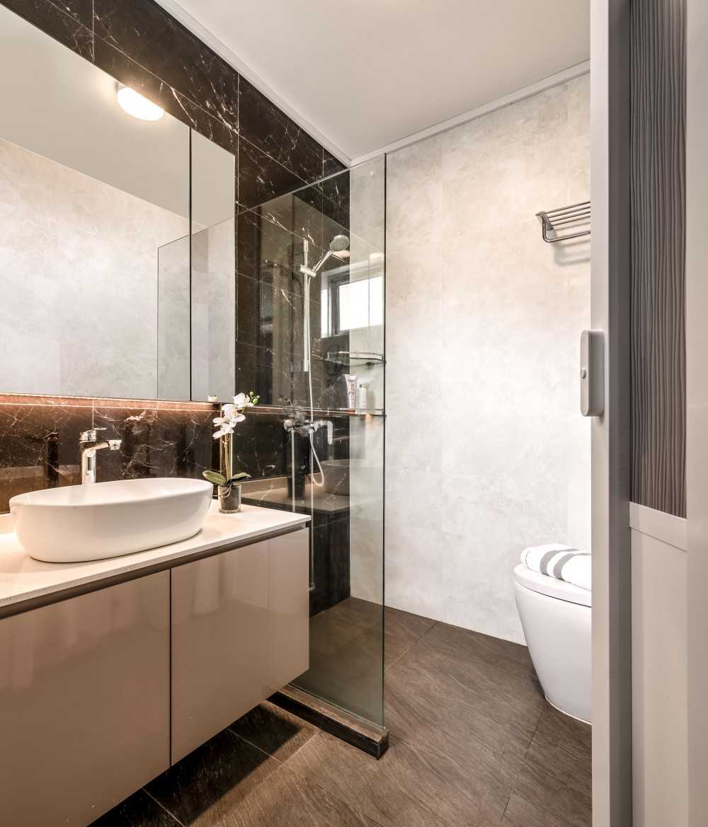 Modern Bathroom with Mirror and Wash Basins