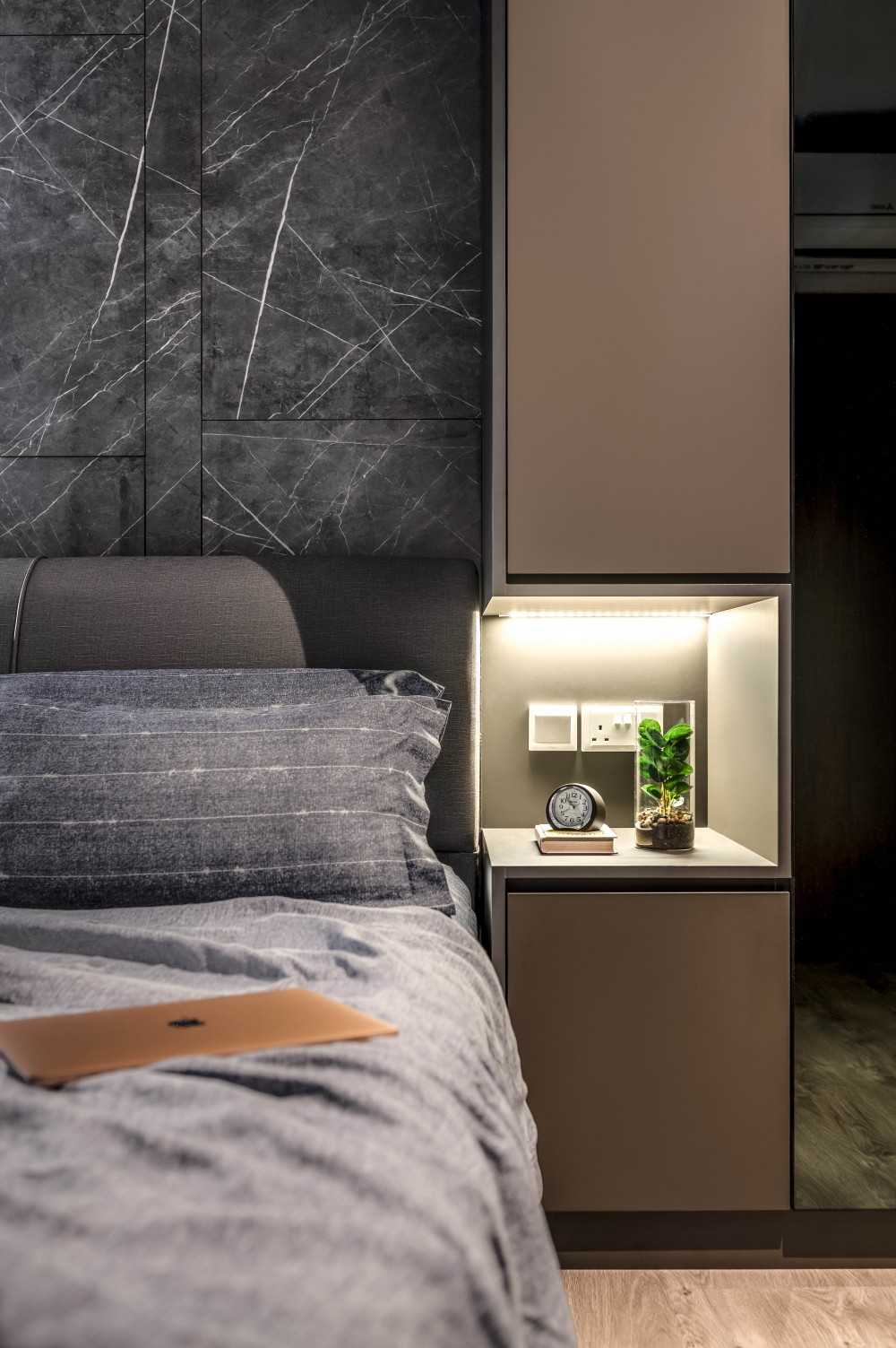 Contemporary Bedroom with Queen Bed and Bed