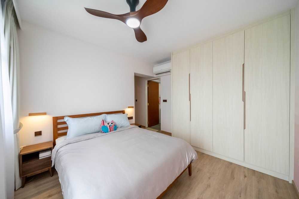 Scandinavian Bedroom with Vinyl Flooring and Wardrobe