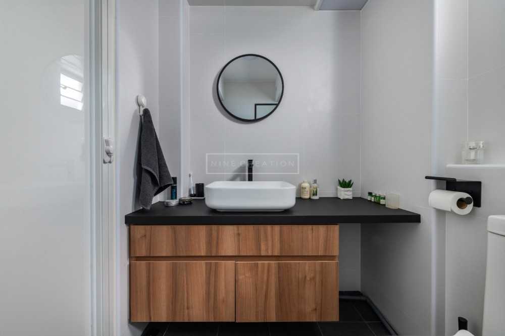 Modern Bathroom with Mirror and Bathroom Mirrors