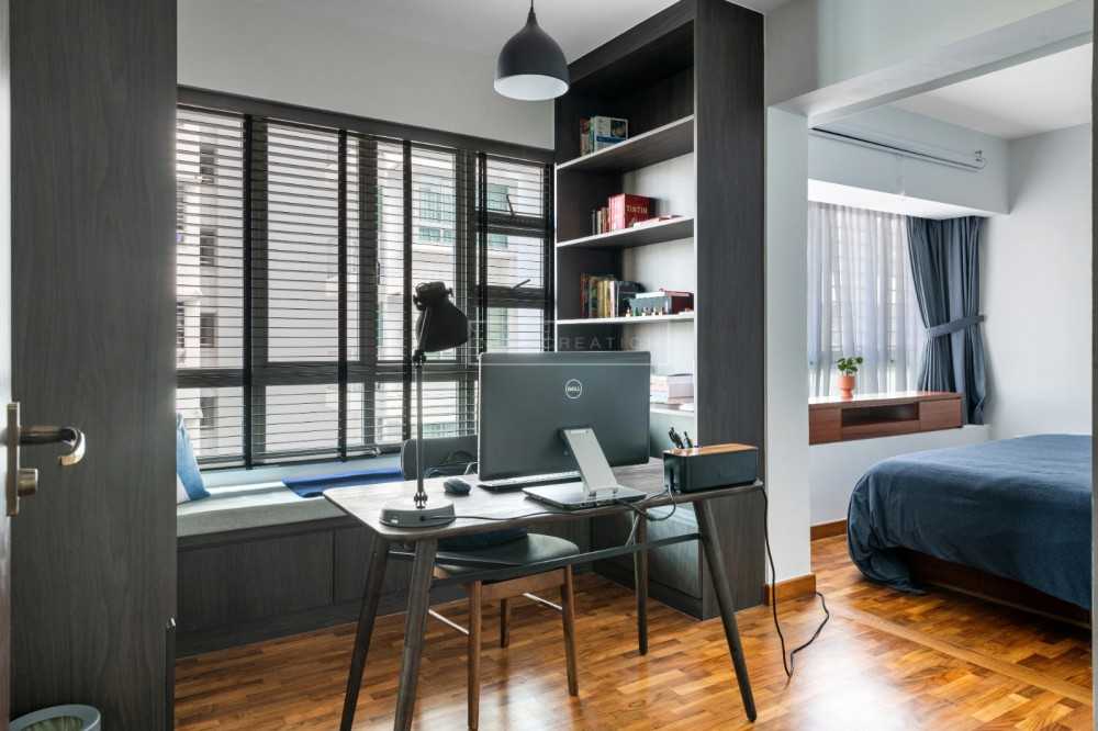 Modern Home Office with Bookshelf and Desk